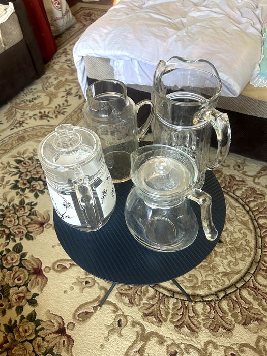 Прозрачный кувшин для напитков