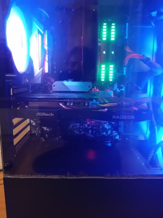 Гейминг компютър  ryzen 5 1600x rx6600 ssd 256