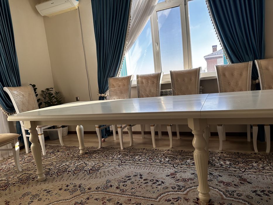 Проодам стол со стульями для зала