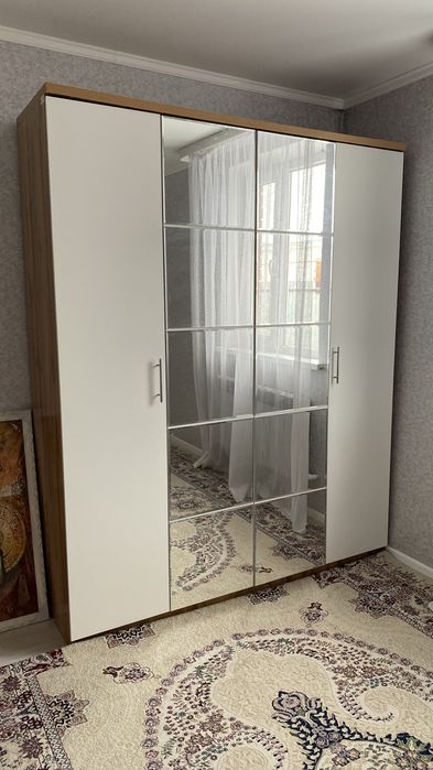 Шкаф с зеркалом, срочно