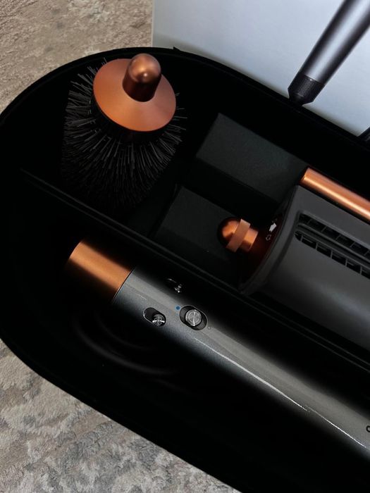 Продам дайсон  оригинал