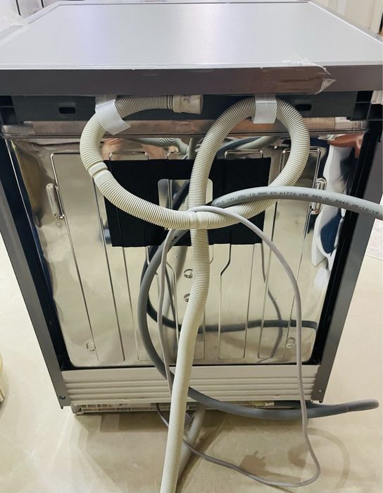 Продам б/у посудомоечную машину