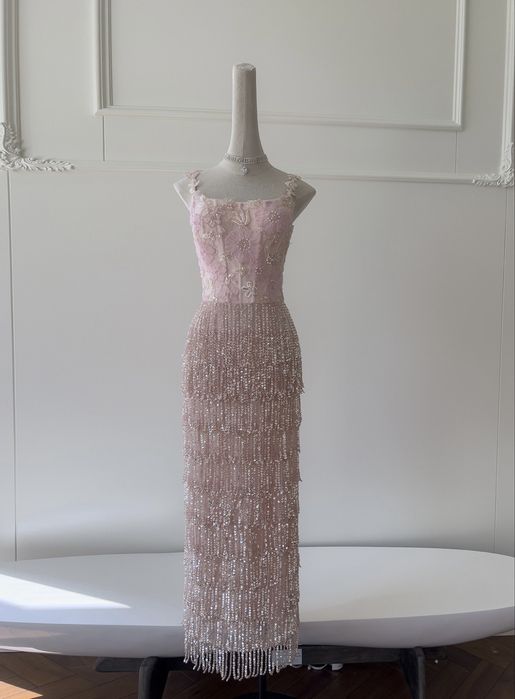 Rochie cu detalii perle si paiete