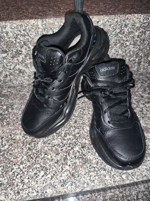 Дамски маратонки нови.