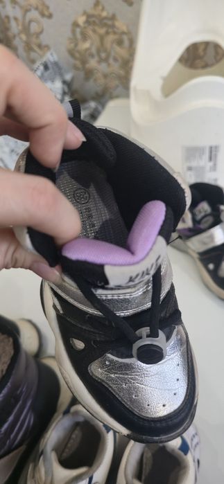 Продам детскую обувь