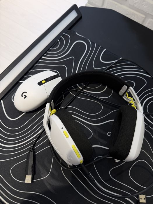 Продам стол игровой E Deimus 120 RGB