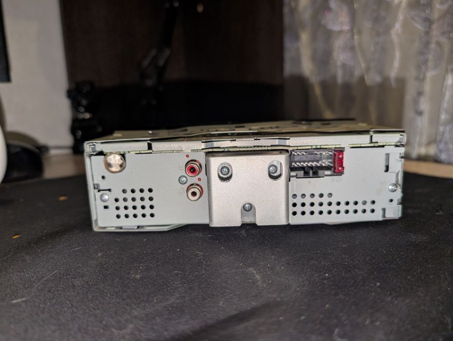 Продам мафон Pioneer MVH-S120