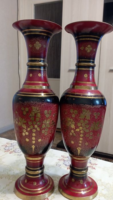 Две латунные вазы -39 см и ваза лебедь