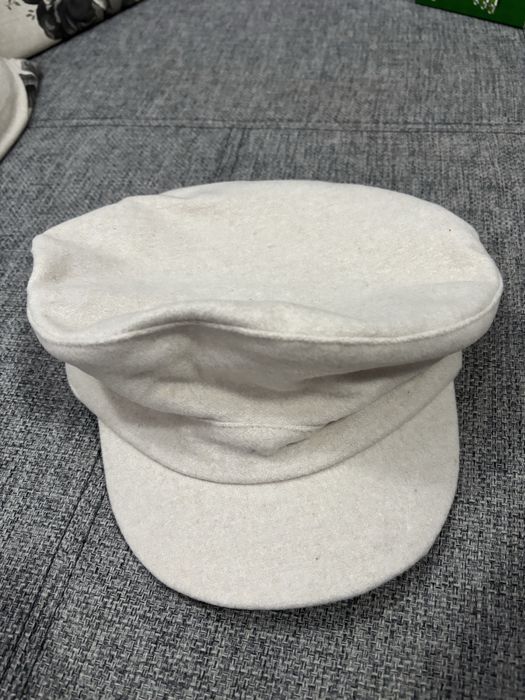 Palarie de dama crem pufoasa