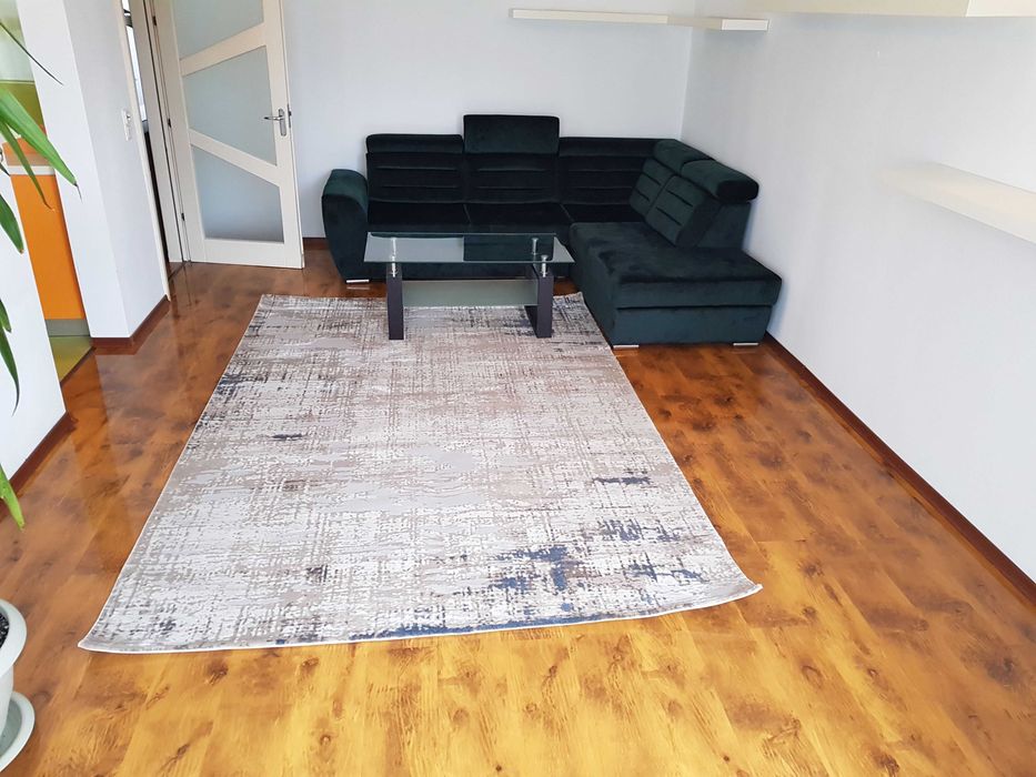 Inchiriez apartament cu 4 camere in Zamca