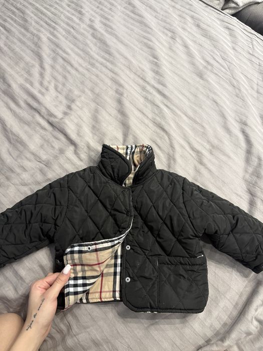 Бебешко яке Burberry с две лица,в отлично състояние