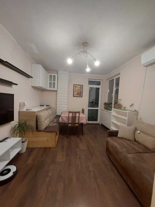 Дава се под наем Етаж от къща в Русе, Център - 70 кв.м за 357 € - Снимка #4