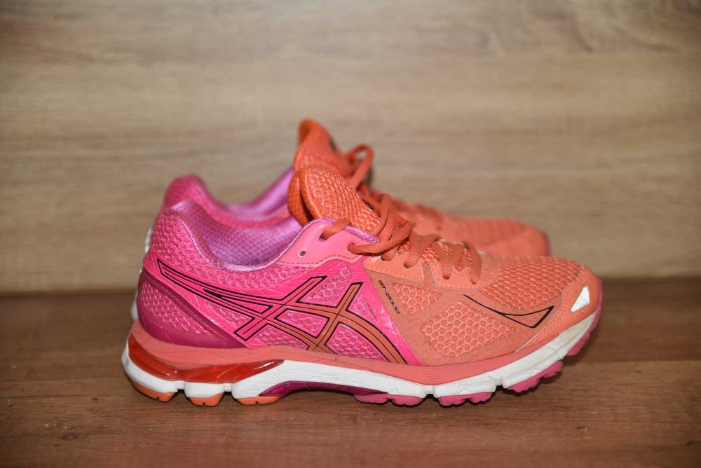 Asics GEL оригинални маратонки размер 40