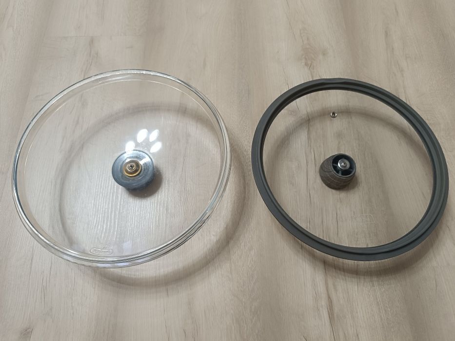 2 Стеклянные крышки d-26. d-28
