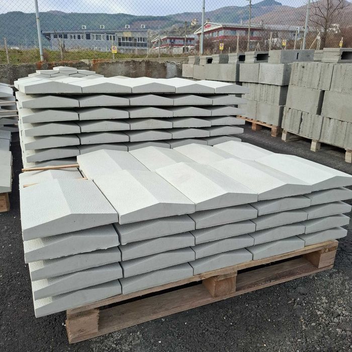 Бетонови / циментови колове 8/8/220 нови с арматура, Бетонови изделия.