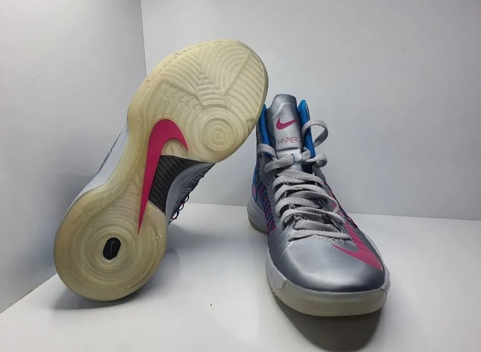 Кецове Nike Hyperdunk + 

Чисто нови без кутия.

Размер 44 стелка 28 с