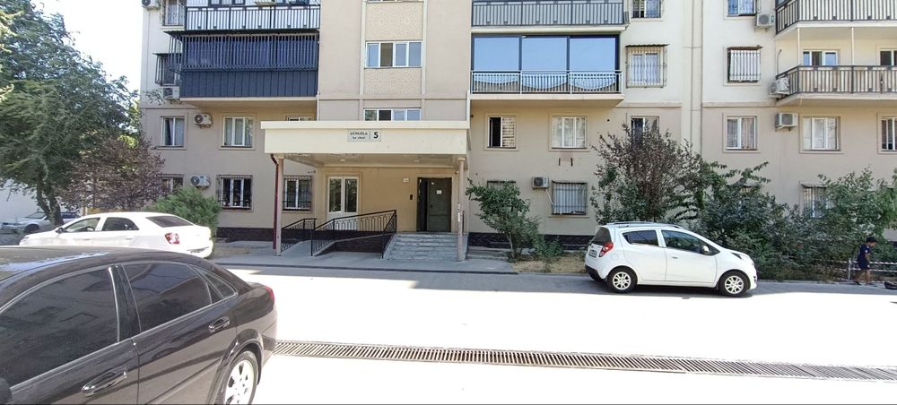 Samarqand darvaza uch lolada navastoyka 2/2/12  kavartira sotiladi