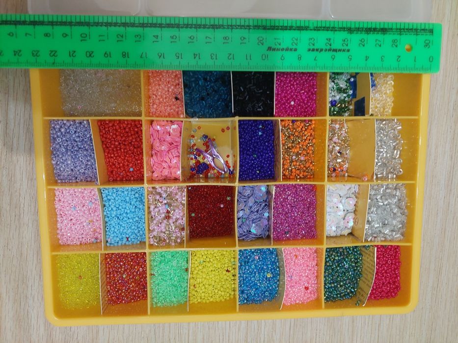 Набор бисеров в контейнере в Астане