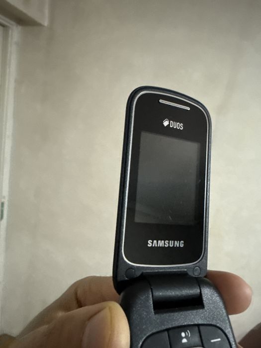 Samsung Gusto 3  Ishlatishga va olib yurishga qulay