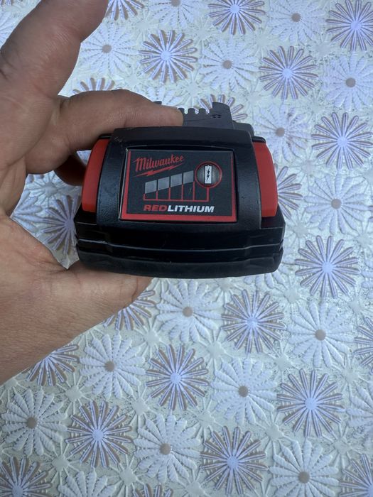 Акумулаторна батерия Milwaukee M18B2,18 V, 2 Ah, литиево-йонна
