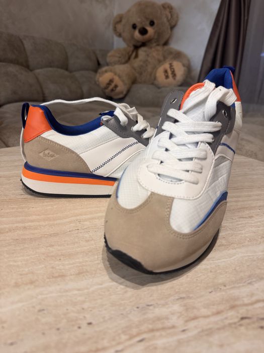 Чисто нови маратонки LEE COOPER