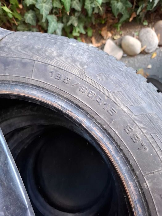 Vand 4 cauciucuri Peugeot 207 de vara pe 15