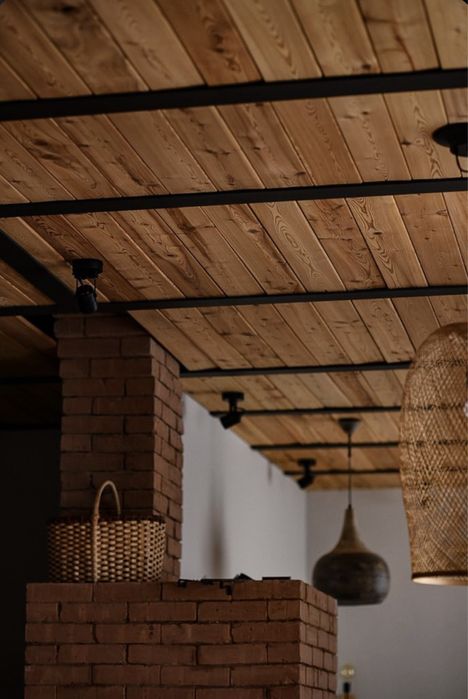 Обшивка потолков из натурального дерева