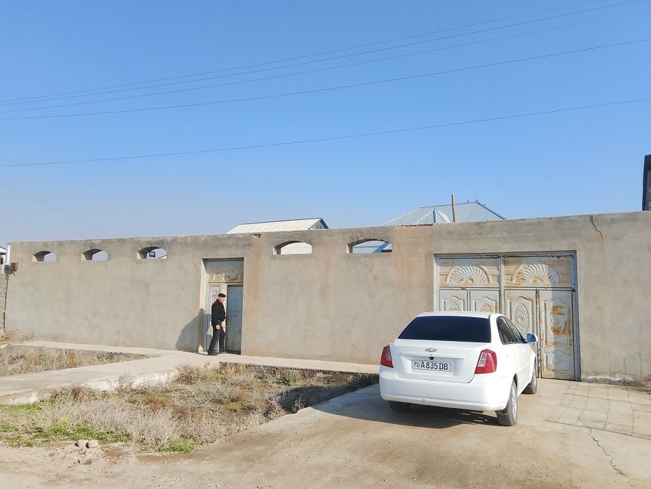 Xovli sorochna sotiladi Yangi Chaman manzil