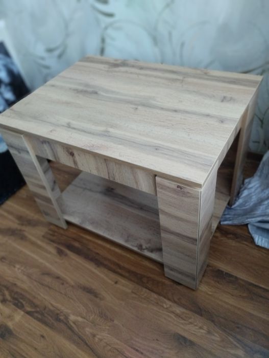 Стол журнальный.