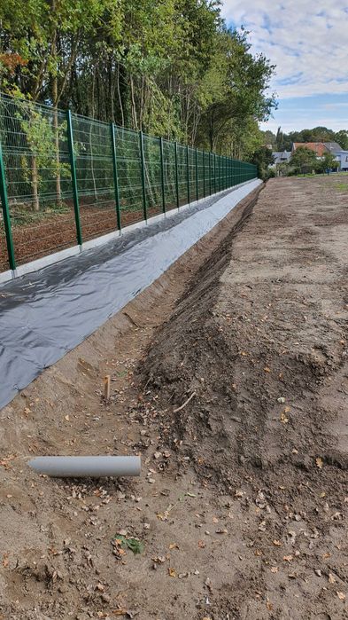 Stalpi gard de plasa impletita și panouri sudate