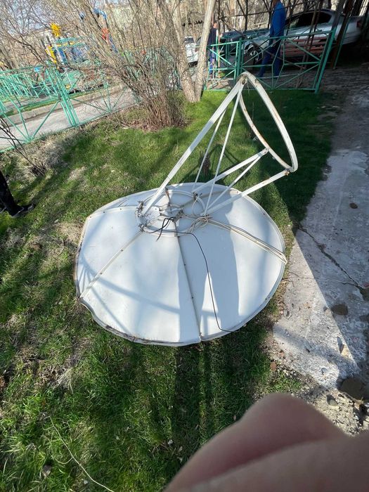 Спутниковая тарелка