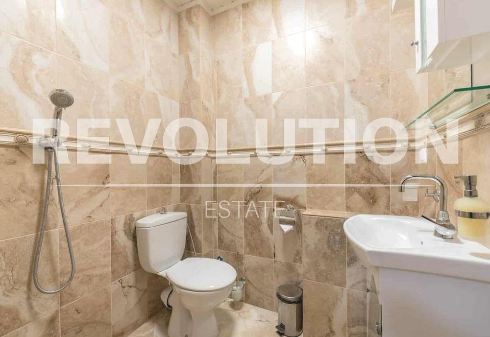 Тристаен апартамент в района на Червен площад!