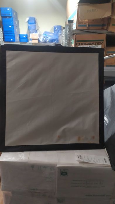 Продавам 2 бр. прожектори 
 фотографско/студиино осветление Yong Jiang