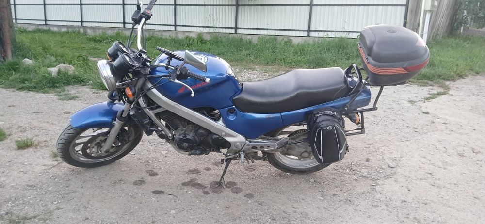 Honda NTV650 revere