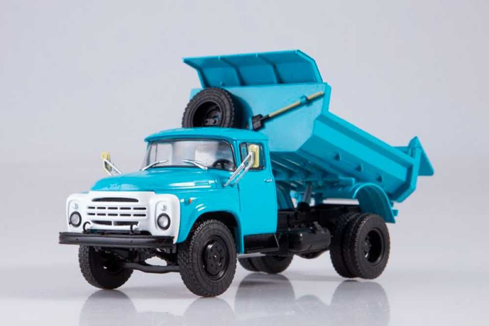 Модели-играчки на руски автомобили в мащаб 1:24 и 1:43