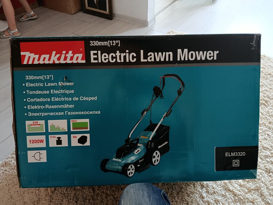 mașină de tuns iarbă Makita ELM3320 nouă în cutie