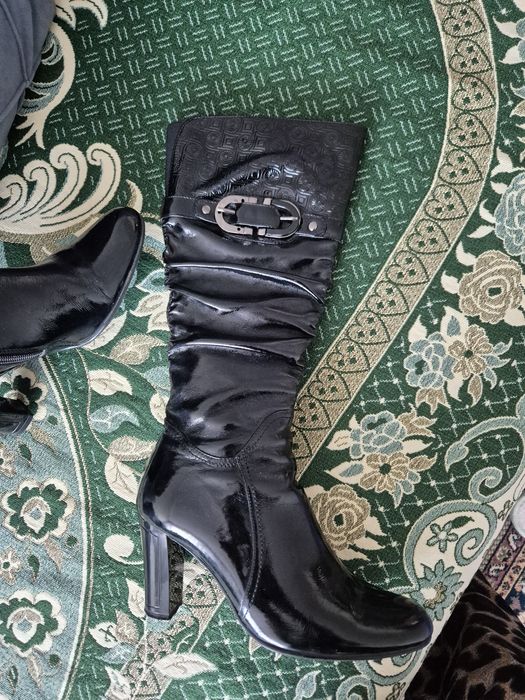 Продаются красивые сапоги