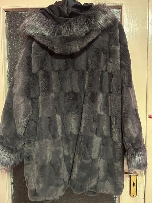 Продавам ново палто