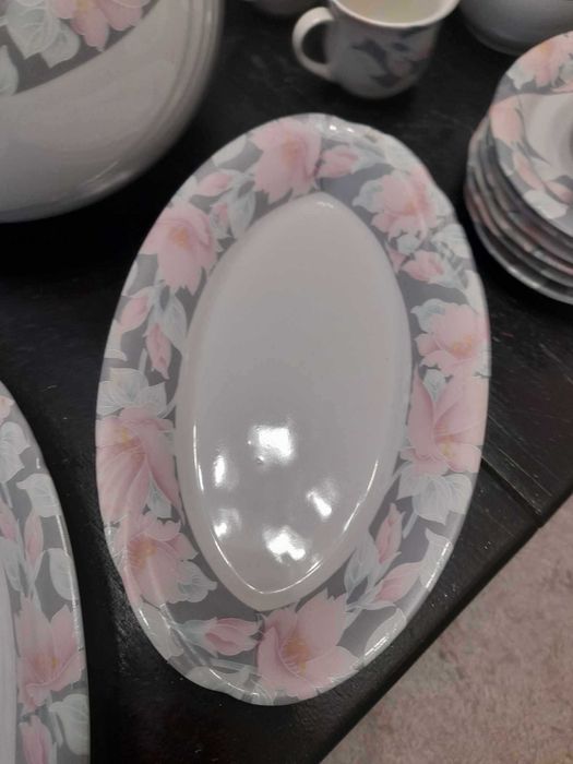 Голям ретро порцеланов сервиз за хранене, чай и кафе