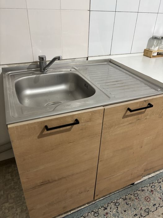 Ас үй гарнитуры сатылады.