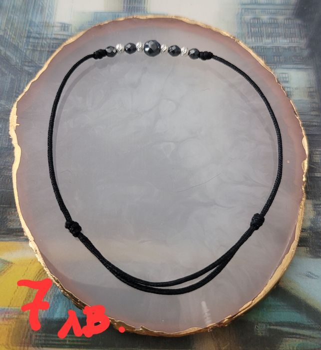 Гривна от конец със сребърни топчета