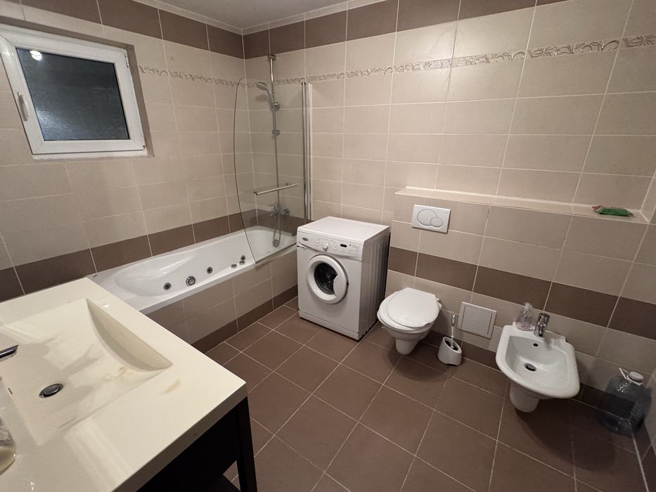 Inchiriez apartament 3 camere zona Centrul Vechi