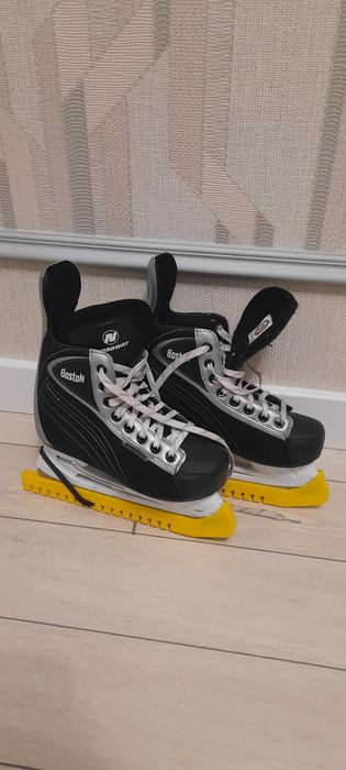 Коньки хоккейные