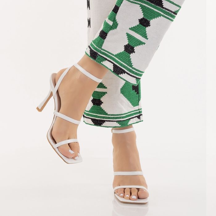 Sandale albe cu toc din piele ecologică