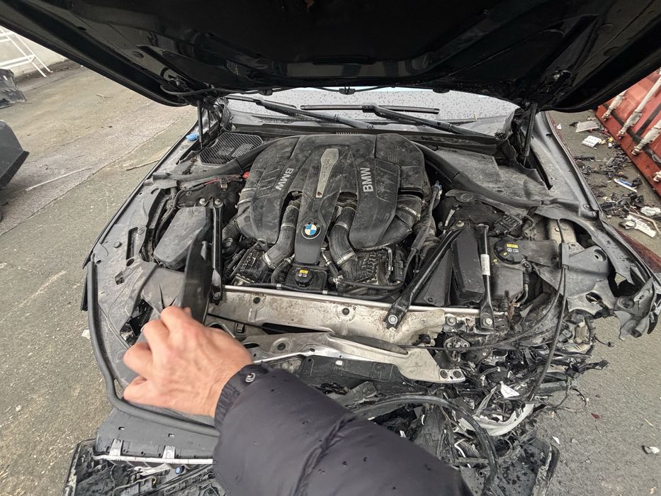 BMW 750i xdrive G11 – цяла на части