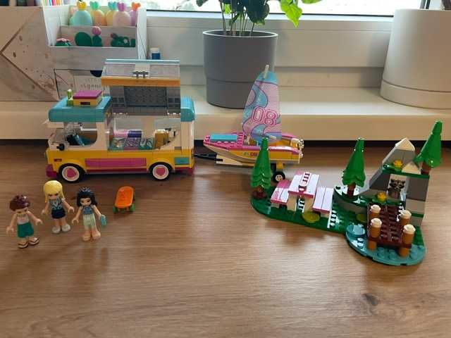 lego 41681 Furgoneta de camping si barca cu panze