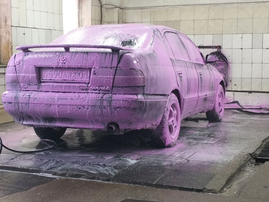 продам срочно Тойота Карина е