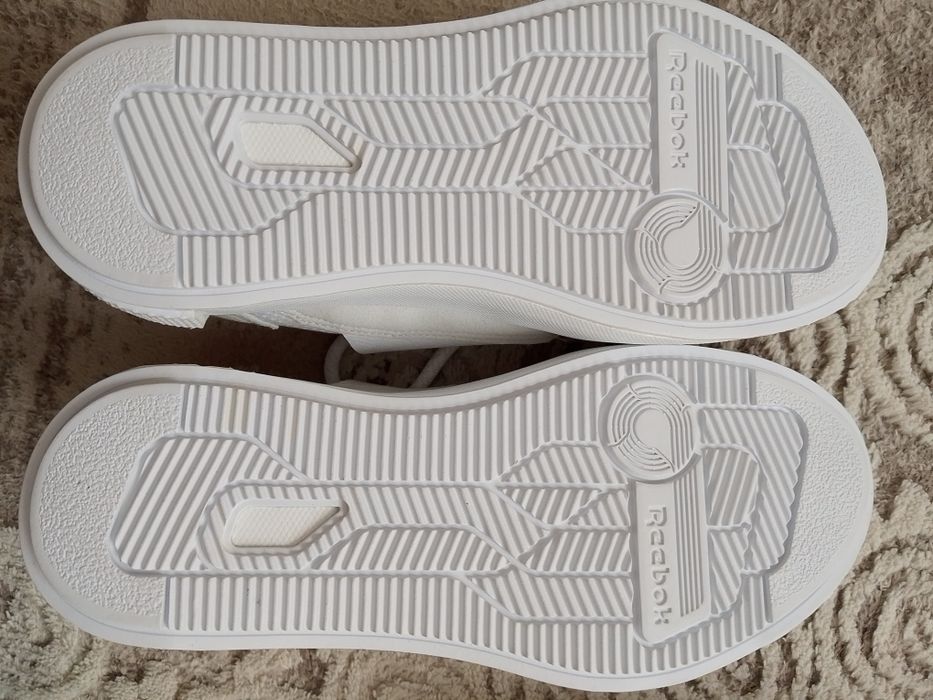 Продам летнюю обувь ,кроссовки .