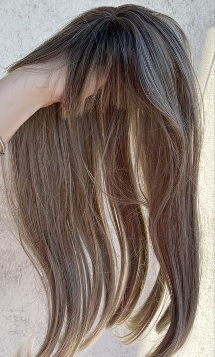 Перука с бретон.