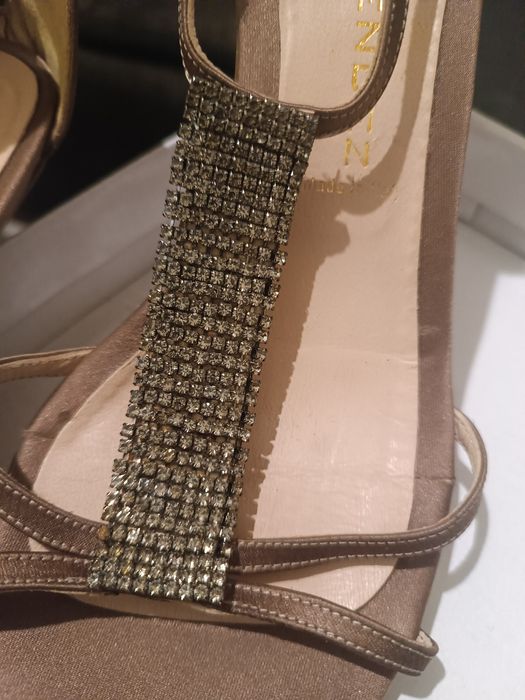 Paula Mendez дамски сандали с камъни